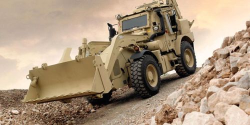 Militärlastaren går i 90 knyck