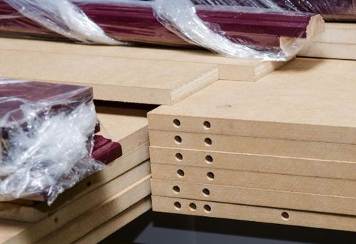 Södra säljer träskivefabrik