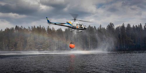 Brandrisk i söder: Helikoptrar i beredskap