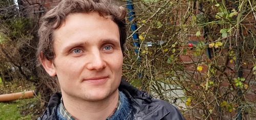 Här lägger tyska lantbrukare krutet