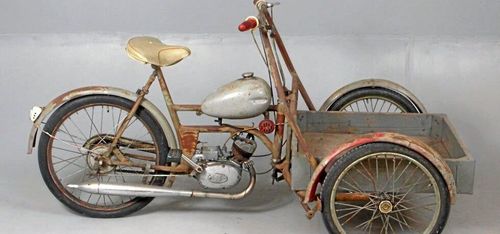 Höga bud på gammal flakmoppe