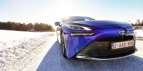 Lyxig vätgasbil övertrumfar vanlig eldrift