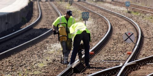 C: Mycket väsen för ingenting från M och KD