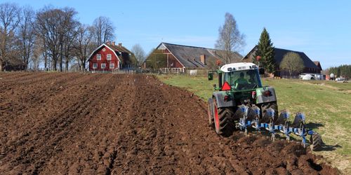 Tunga jordar riskerar att försena vårbruksstarten