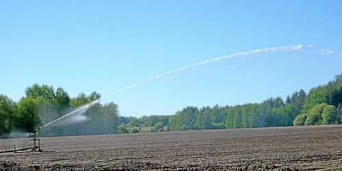 Halv miljard i stöd för bönder hålls inne