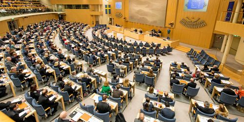 Riksdagen klubbade sänkta skatter på drivmedel