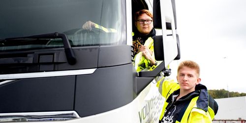 Förarbrist kan ge många jobb bakom ratten