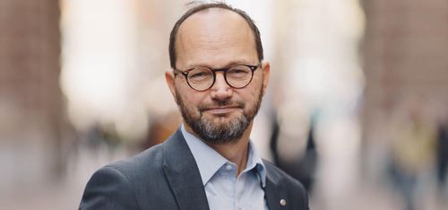 Ministern krävs på svar