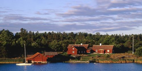 ”Allt – precis allt – är förbjudet”