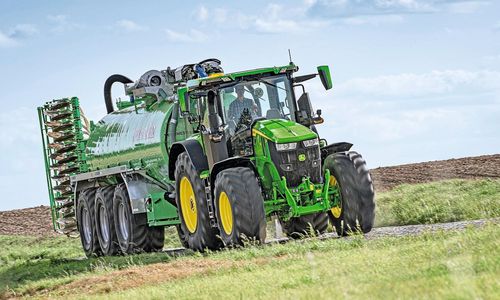 Nya John Deere har de viktigaste nyheterna på insidan