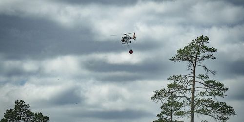 Dubbla skogsbränder i Östergötland