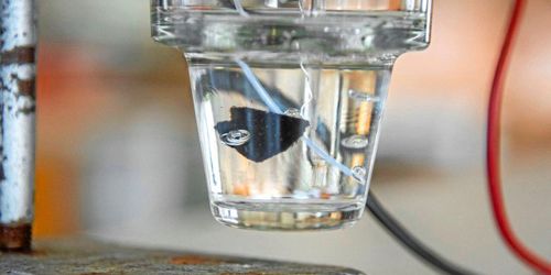 Ett steg närmare batteri av papper