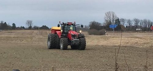 Riggar för vårbruk - här har man redan börjat så