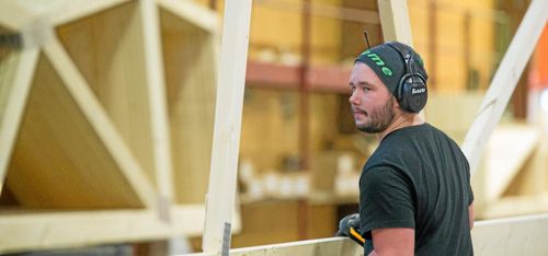 Derome köper fabrik i Norge