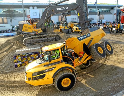 Ägare: Volvo bör fokusera på lastbilar