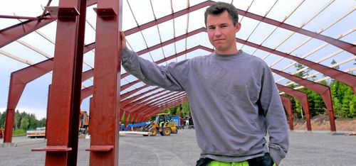 Så ska han klara storproduktion på egen hand