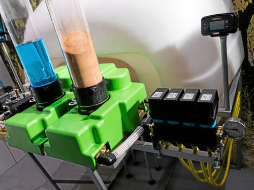 Blandare. På den här demonstrationsmodellen sitter moduler med två olika preparat, men det går att sätta ihop upp till fem moduler.