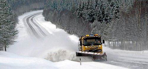 Trafikverkets hårda linje får snöröjare att skippa vägar