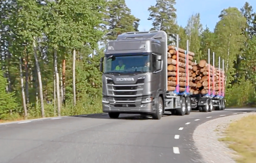 Scania-lastbil får nytt solskydd