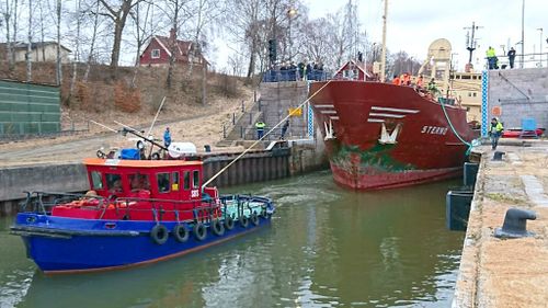 Spannmålsbåten bärgad