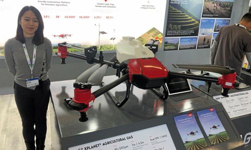 Superdrönaren sprider både växtskyddsmedel och gödning