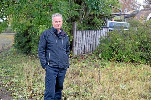 Kjell Rudolfsson sprutning av växtskyddsmedel retade upp villaägaren Lennart Ziethén, som nu fått rätt till en skyddzon på 12 meter runt tomten.