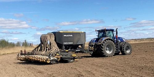 Han är först med unik direktsåmaskin