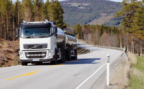 Gräddlast hamnade i sjön