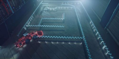 Självkörande lastare klarar glaslabyrint