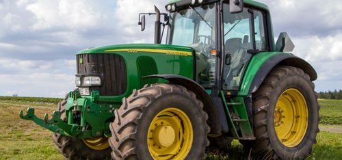 Stoppar Eon:s fordon med sin traktor