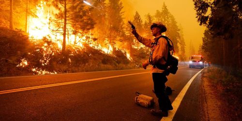 Det ligger bakom jättebränderna i USA