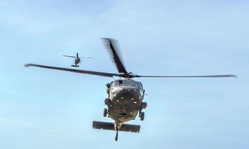 Black Hawks tar över vattenbombning