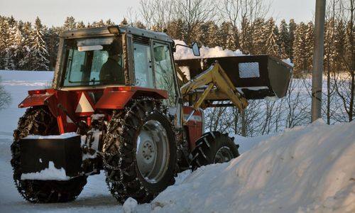 Snön krossar ekonomin för redan knäckta kommuner