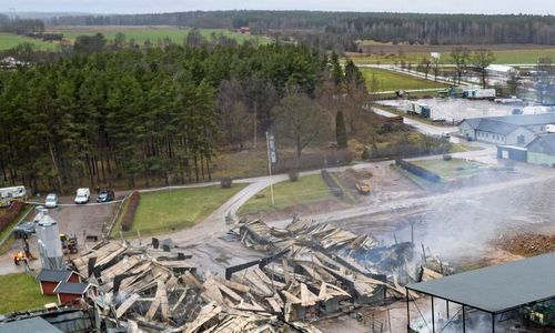 Vretas ladugård helt raserad i branden