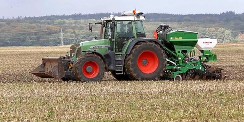 ATL TV: Ställer om växtodlingen med två såmaskiner