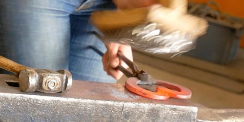 Första hovslagarna snart ute från ny utbildning