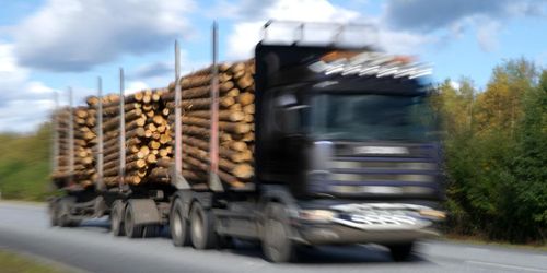 Nya incitament för klimatvänligare lastbilar granskas