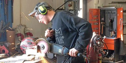 Fyra hörselskydd i hårt test