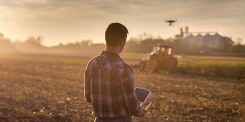 Smaka på orden blockkedja, drönare och marksensorer