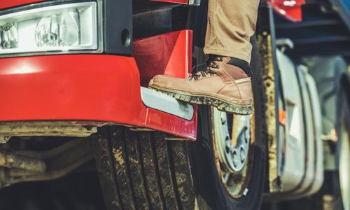 Allt fler unga vill bli lastbilschaufförer