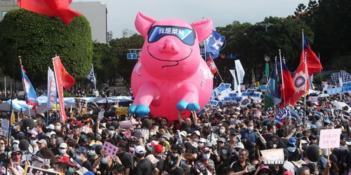 Grisigt bråk om fläskimport