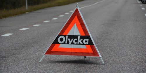 Kvinna avliden efter traktorkrock