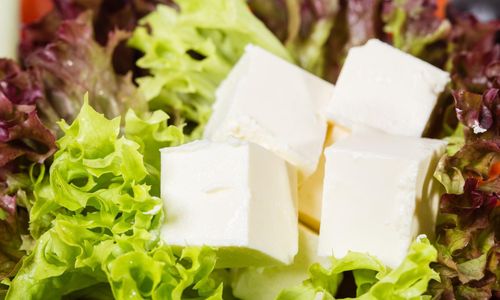 Dansk fetaost dras inför rätta